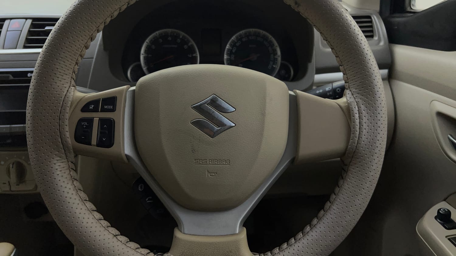 Used 2017 Maruti Suzuki Ertiga VXI AT Petrol Automatic top_features Airbags