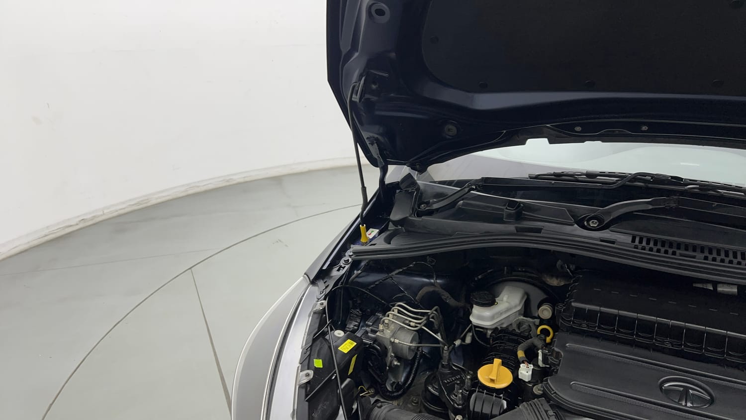 Used 2020 Tata Tigor XM Petrol Manual engine ENGINE RIGHT SIDE HINGE & APRON VIEW