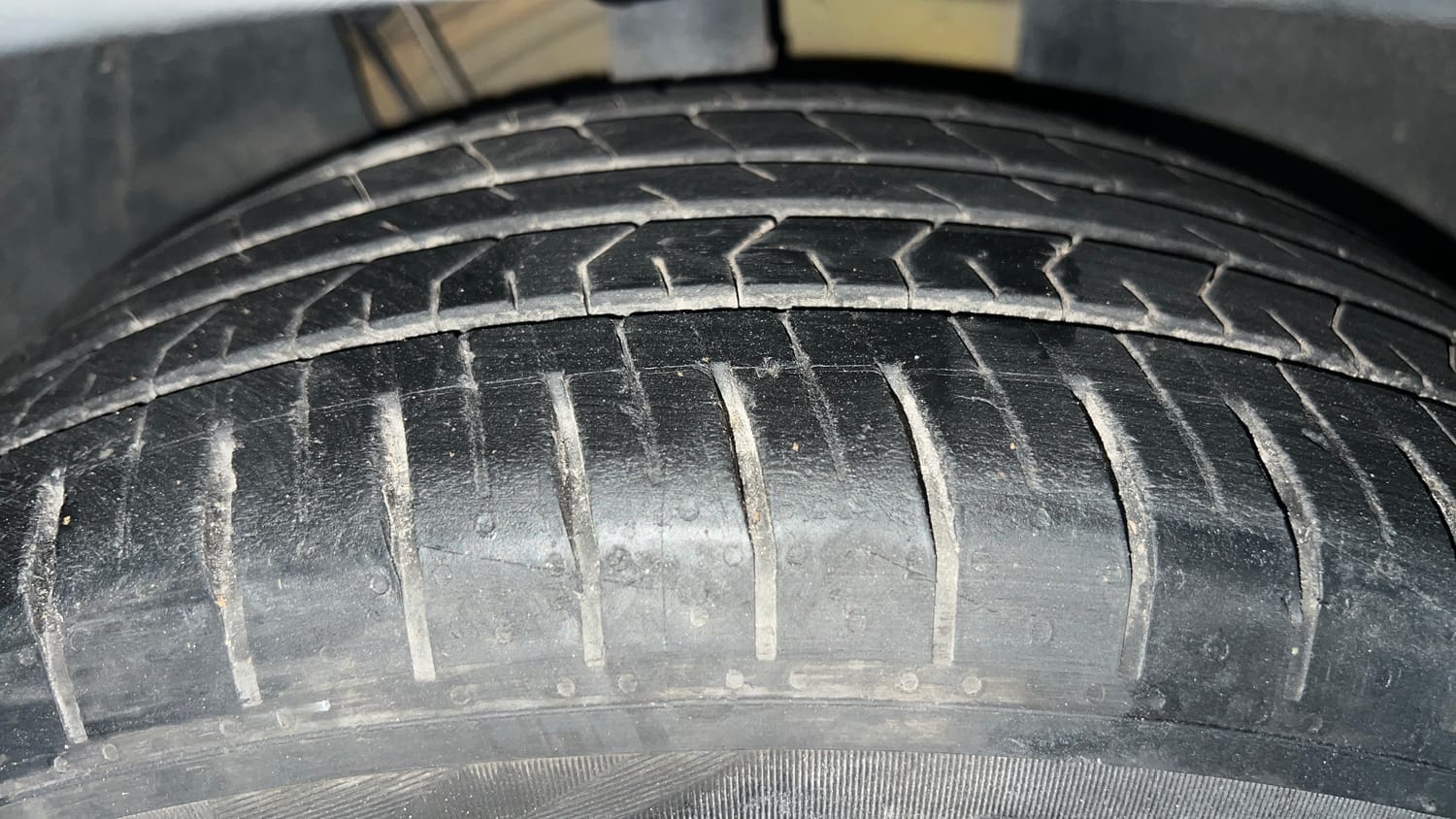 Used 2022 Volkswagen Taigun Topline 1.0 TSI AT Petrol Automatic tyres RIGHT FRONT TYRE TREAD VIEW