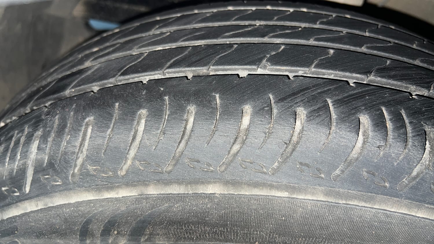 Used 2023 Maruti Suzuki XL6 Zeta MT CNG Cng Manual tyres LEFT FRONT TYRE TREAD VIEW