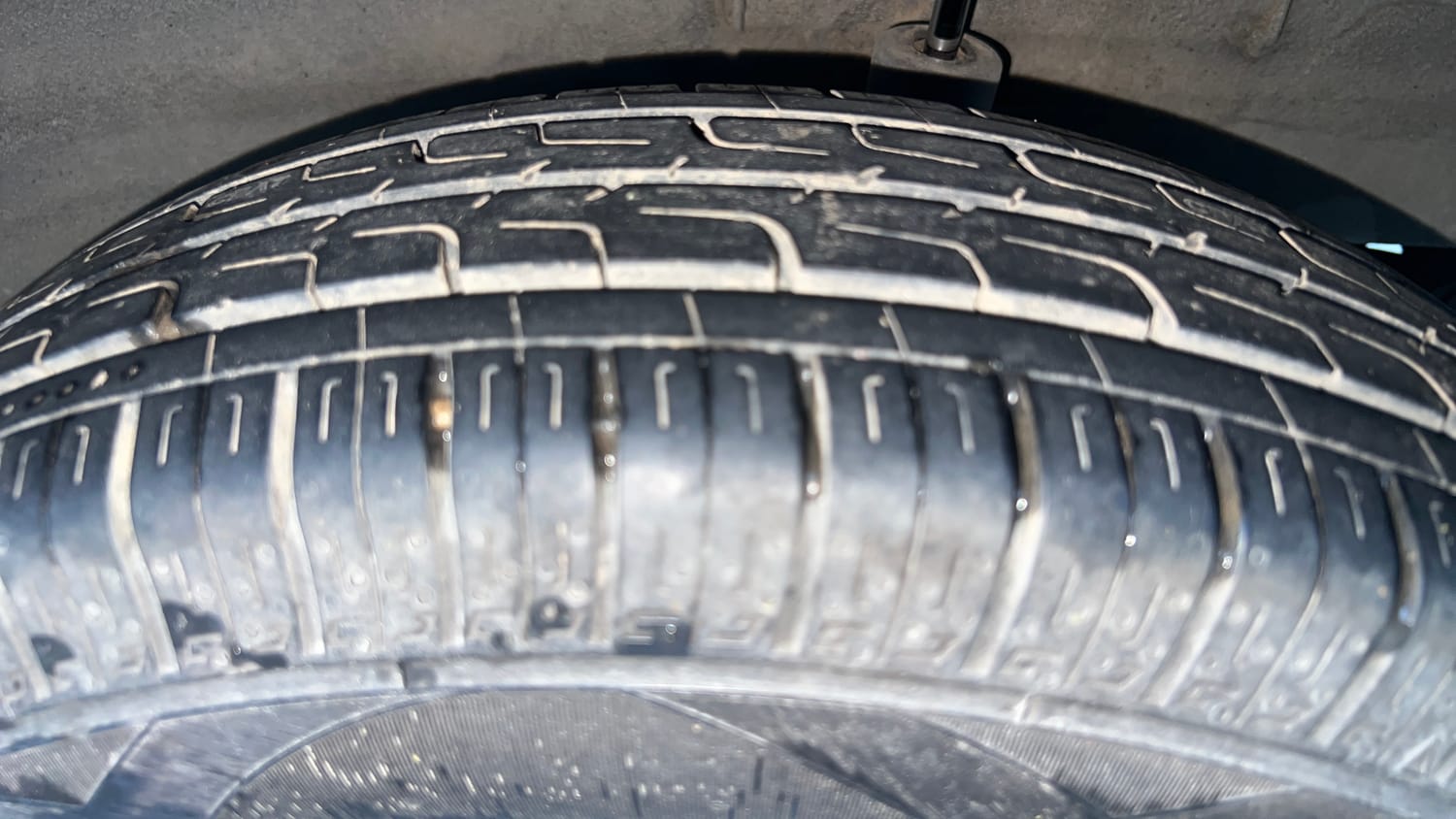 Used 2019 Renault Kwid RXT Opt Petrol Manual tyres LEFT REAR TYRE TREAD VIEW