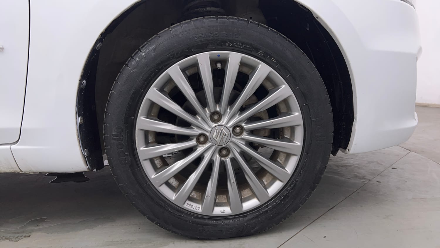 Used 2015 Maruti Suzuki Ciaz ZXI+ Petrol Manual tyres RIGHT FRONT TYRE RIM VIEW
