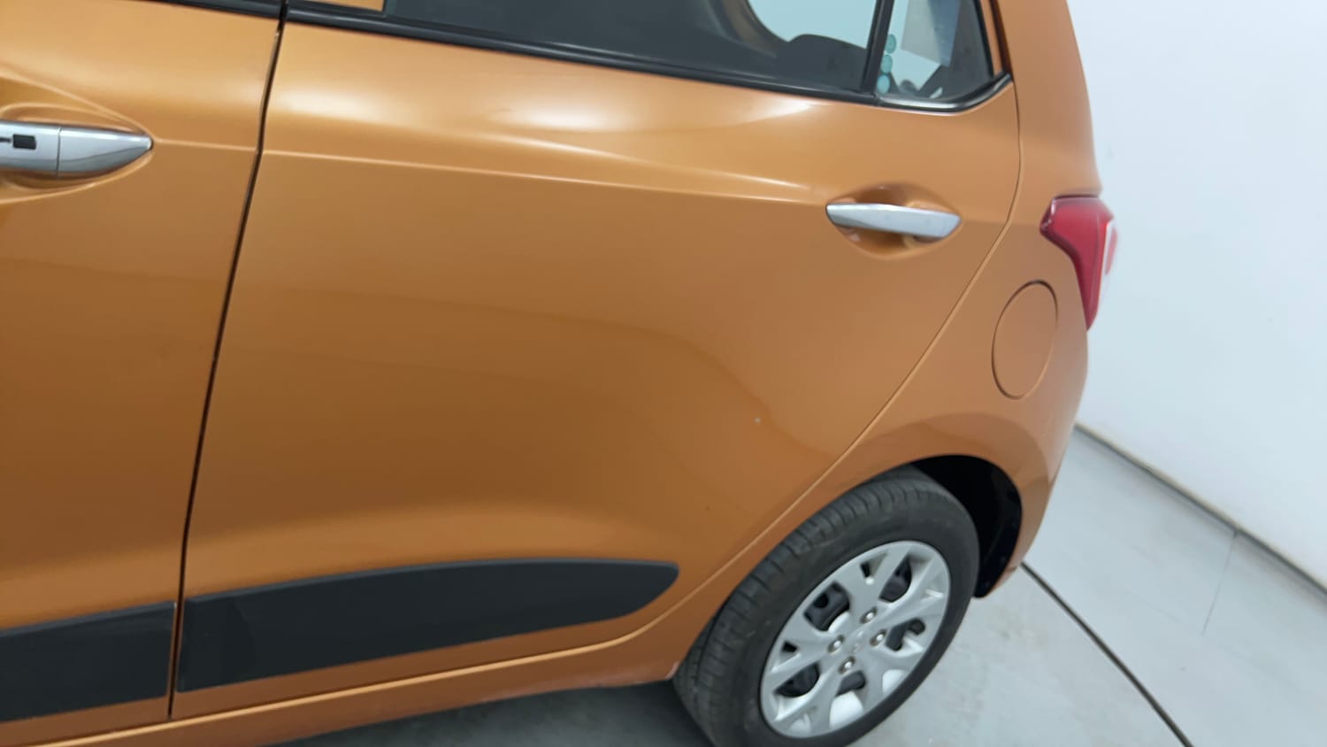Used 2014 Hyundai Grand i10 Sportz 1.2 Kappa VTVT Petrol Manual dents MINOR DENT