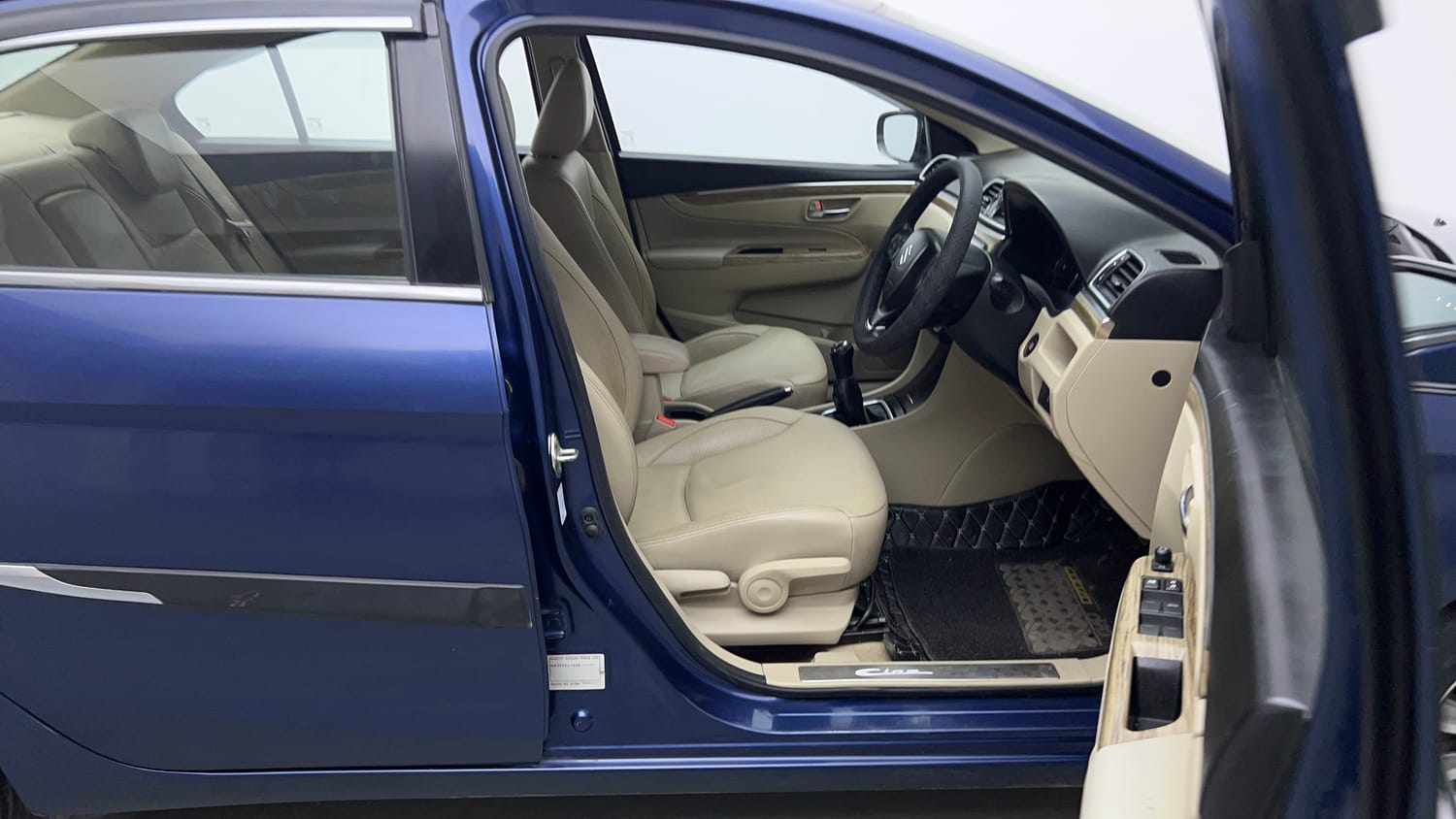 Used 2018 Maruti Suzuki Ciaz Alpha Hybrid 1.5 Petrol Manual interior RIGHT SIDE FRONT DOOR CABIN VIEW