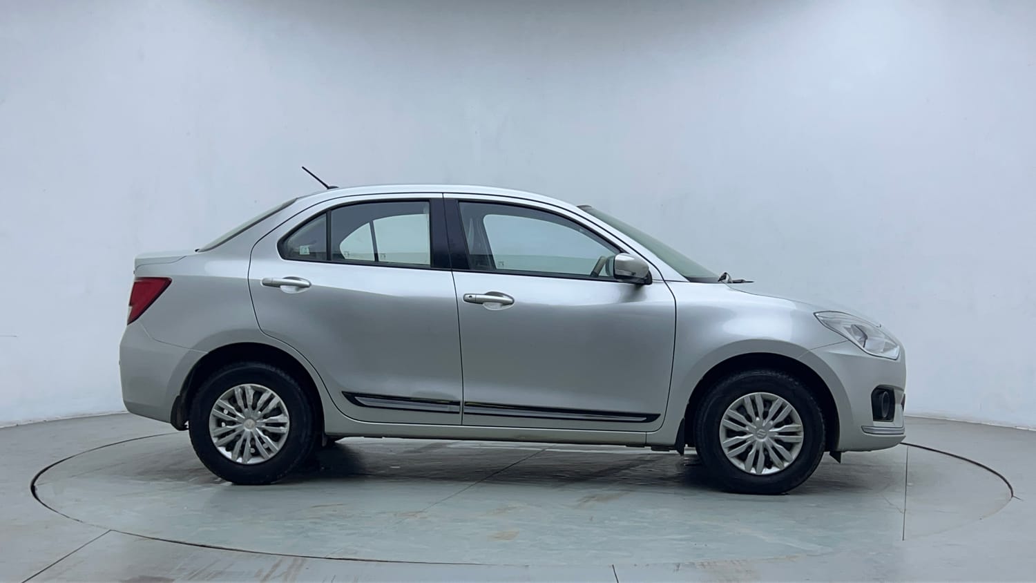 Used 2018 Maruti Suzuki Dzire VXi Petrol Manual exterior RIGHT SIDE VIEW