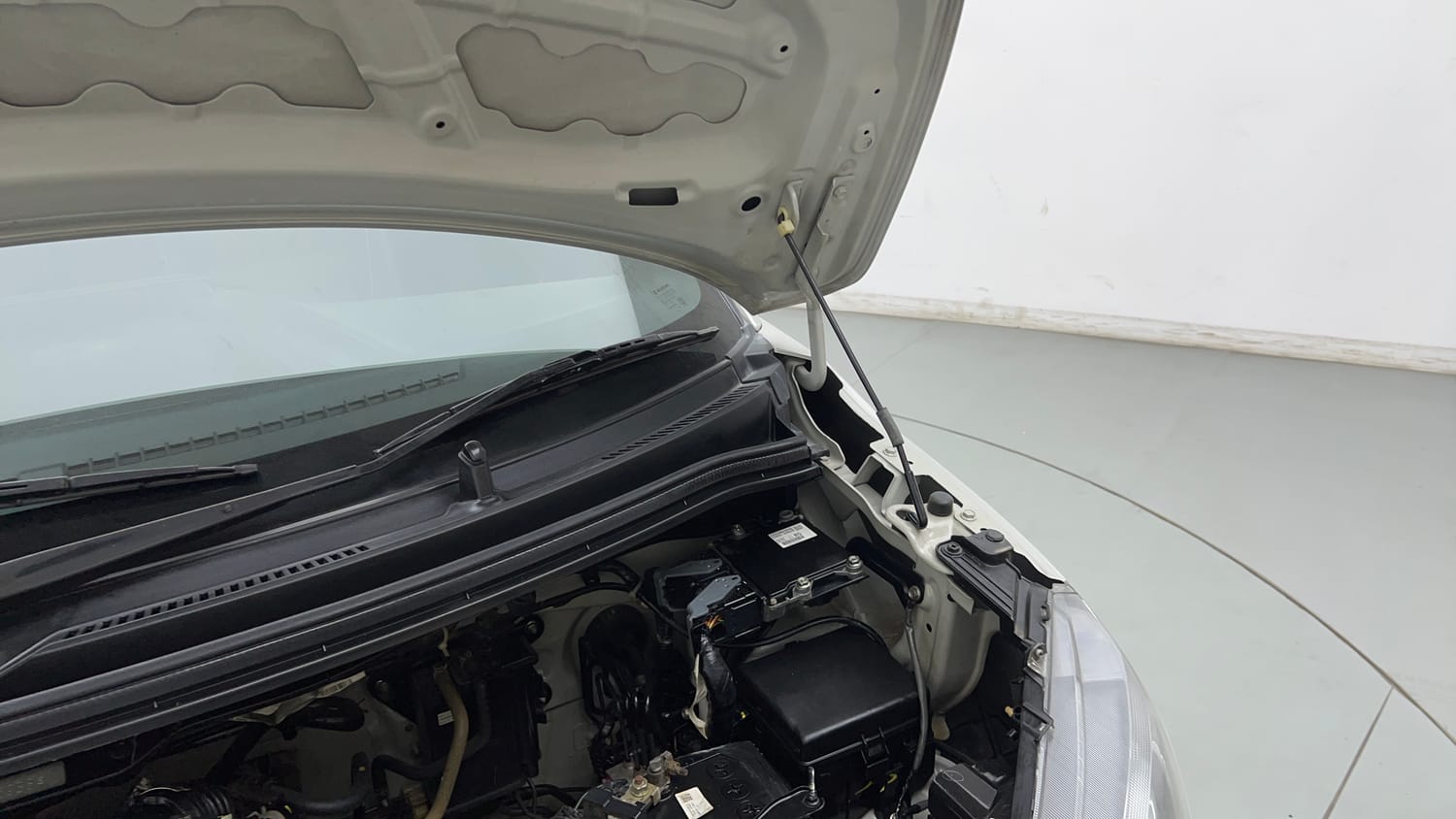 Used 2022 Maruti Suzuki Wagon R VXI 1.0 Petrol Manual engine ENGINE LEFT SIDE HINGE & APRON VIEW