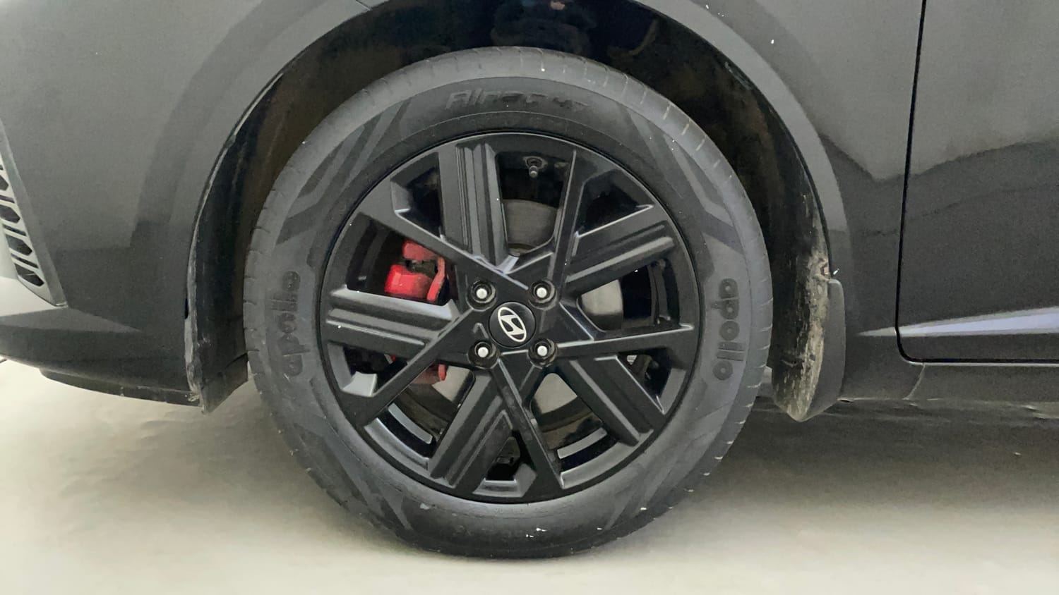 Used 2024 Hyundai Verna SX (O) 1.5 Turbo Petrol DCT Petrol Automatic tyres LEFT FRONT TYRE RIM VIEW