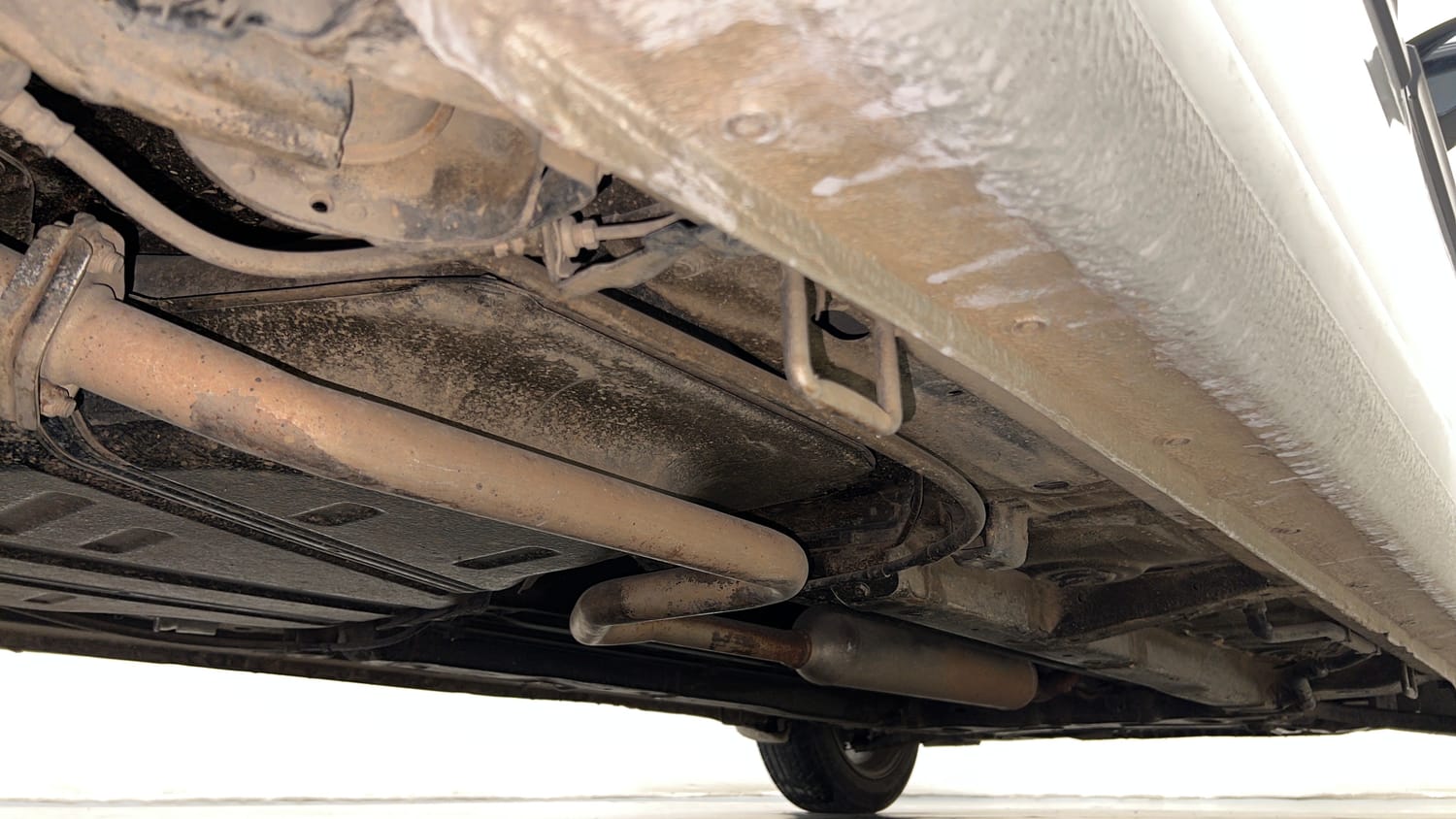 Used 2017 Maruti Suzuki Ertiga VXI AT Petrol Automatic extra REAR RIGHT UNDERBODY VIEW