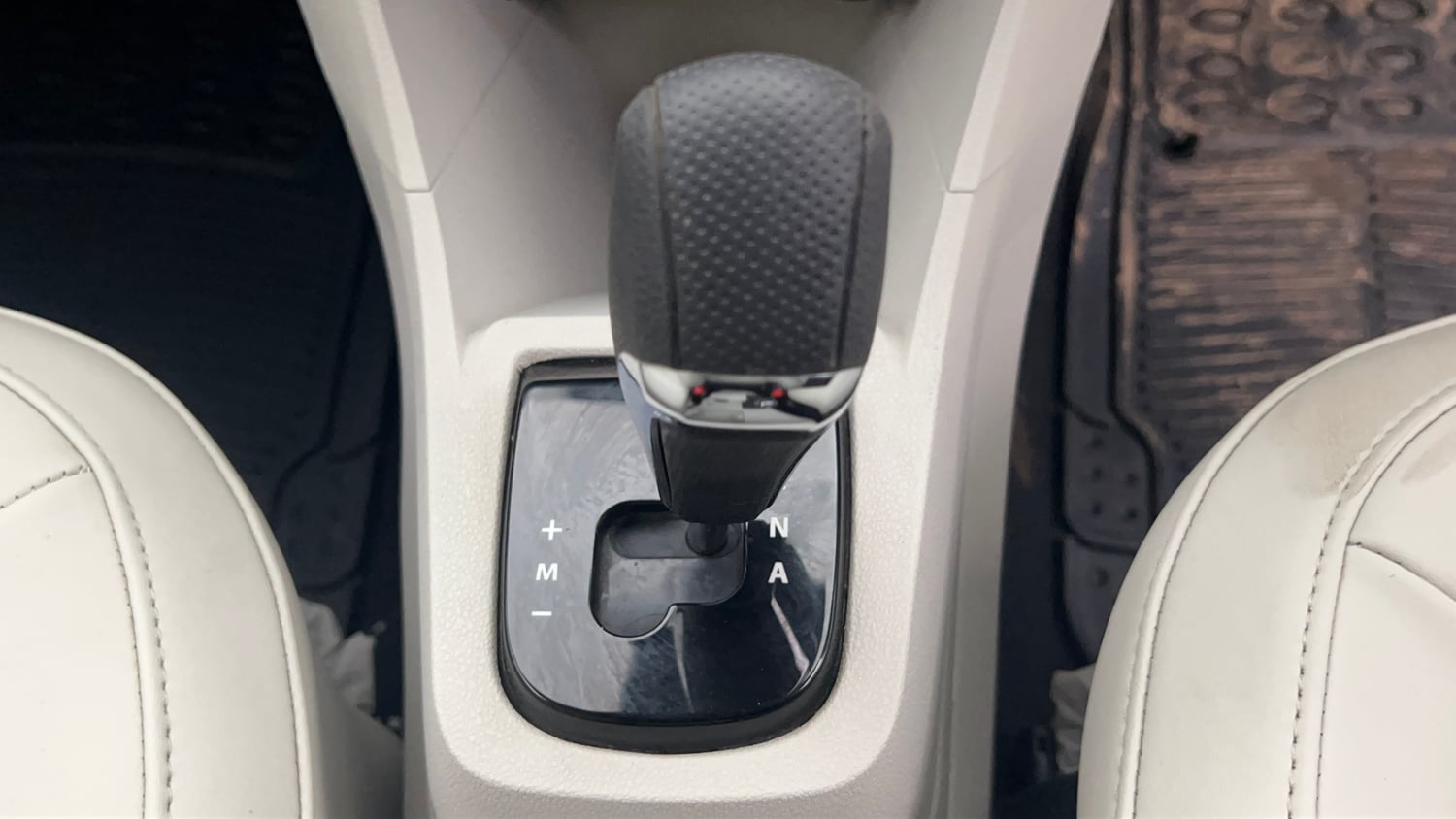 Used 2023 Tata Tigor XZA Plus Leatherette Pack Petrol Automatic interior GEAR  KNOB VIEW