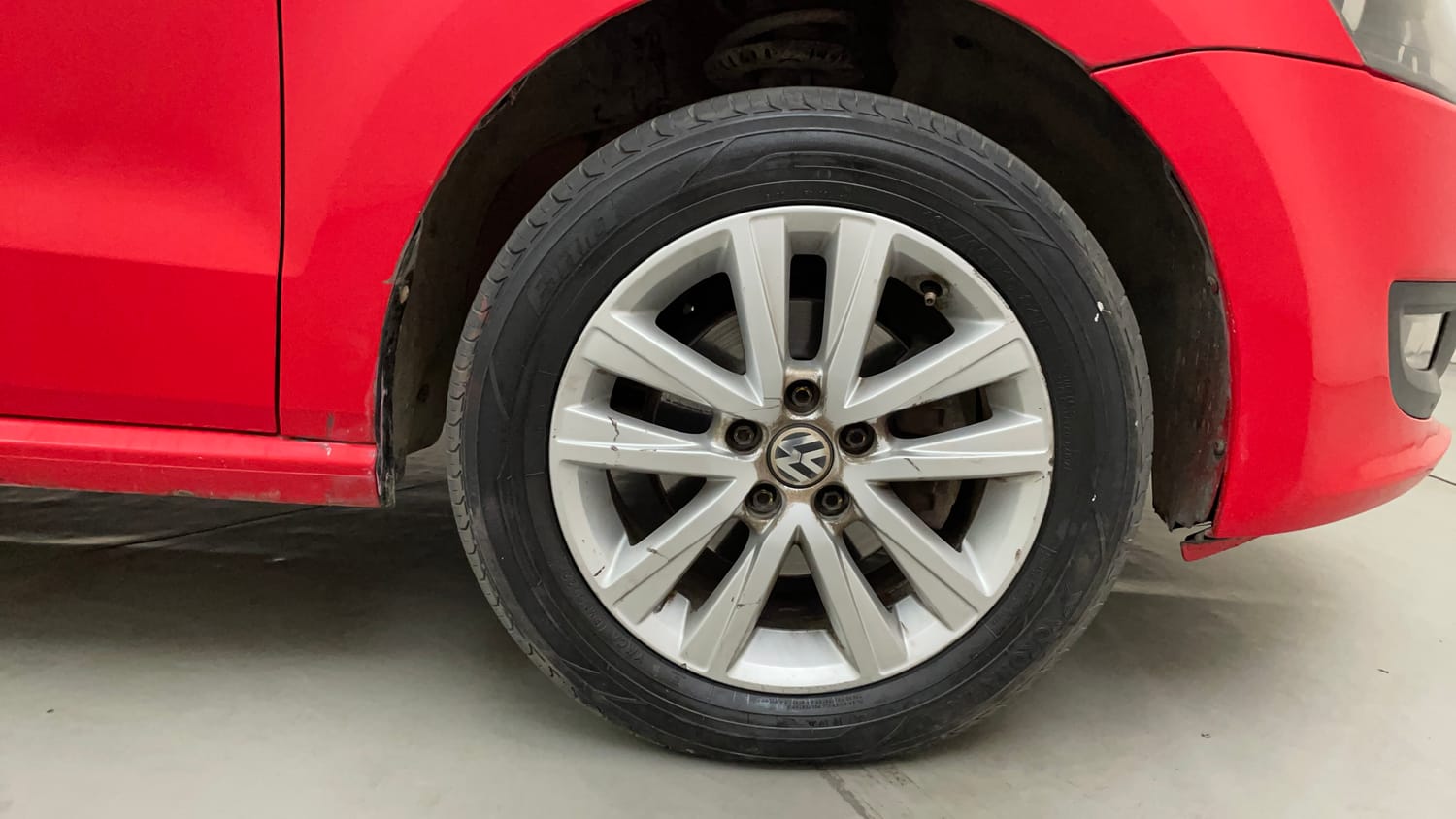 Used 2014 Volkswagen Polo Highline1.2L (P) Petrol Manual tyres RIGHT FRONT TYRE RIM VIEW