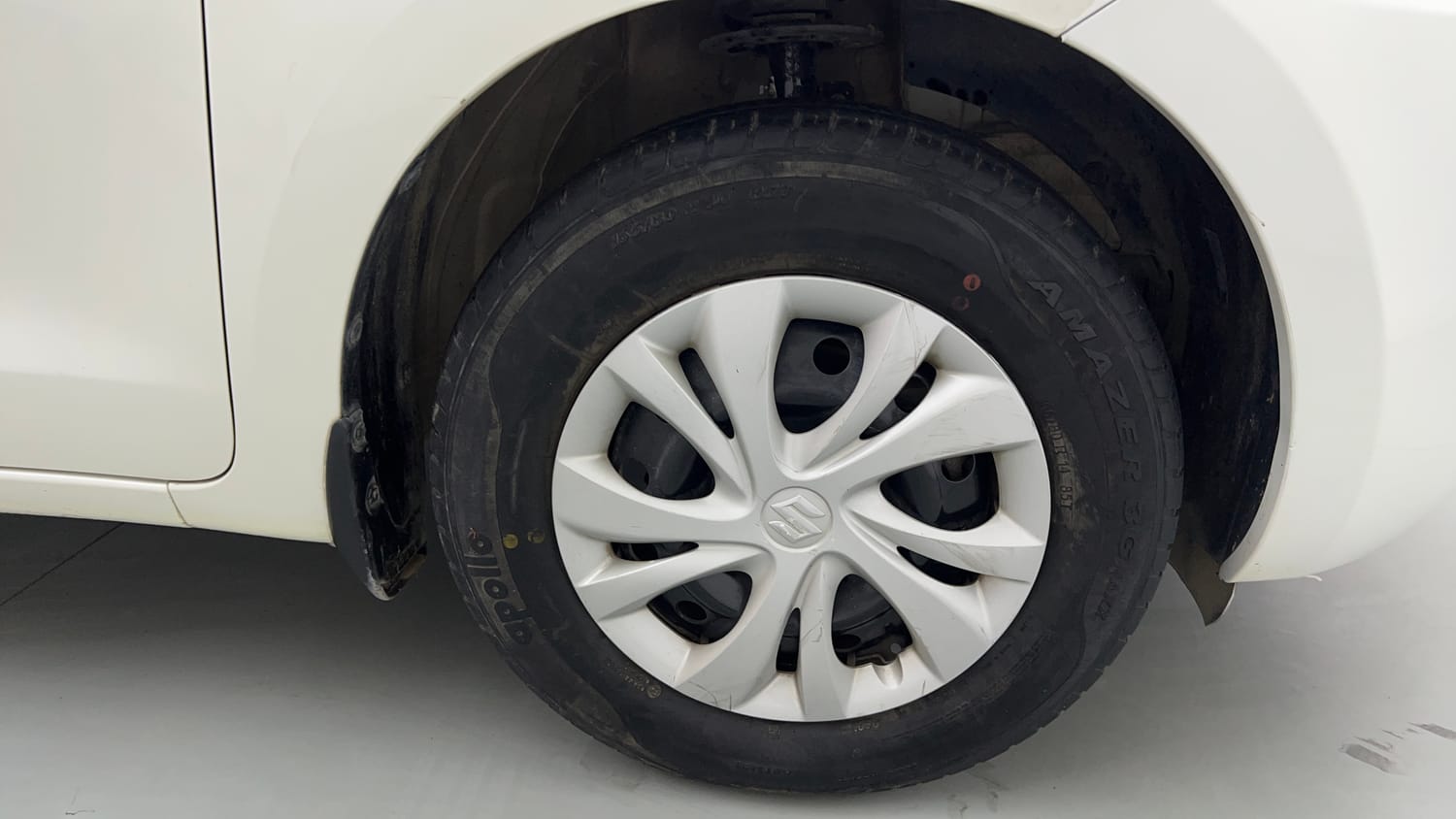 Used 2021 Maruti Suzuki Swift VXi Petrol Manual tyres RIGHT FRONT TYRE RIM VIEW
