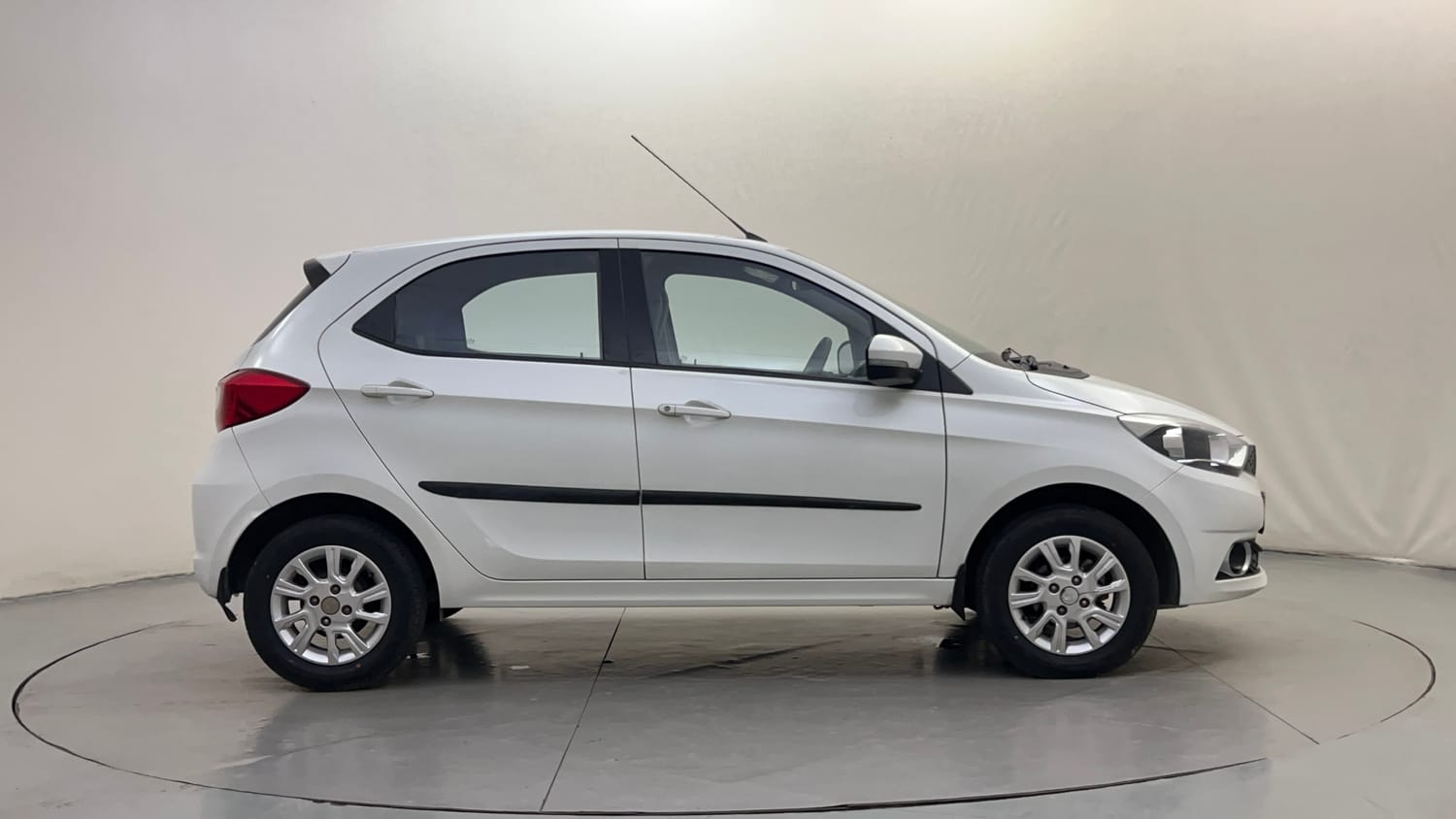 Used 2018 Tata Tiago Revotron XZ Petrol Manual exterior RIGHT SIDE VIEW