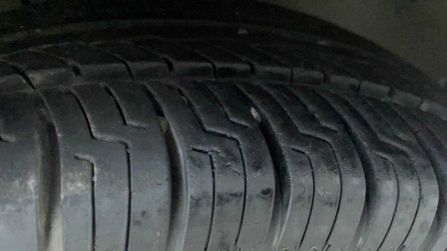 Used 2017 Maruti Suzuki Ignis Zeta 1.2 AMT Petrol Automatic tyres RIGHT FRONT TYRE TREAD VIEW