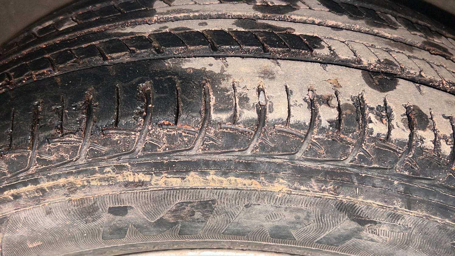 Used 2016 Maruti Suzuki Ertiga ZXI Petrol Manual tyres RIGHT FRONT TYRE TREAD VIEW