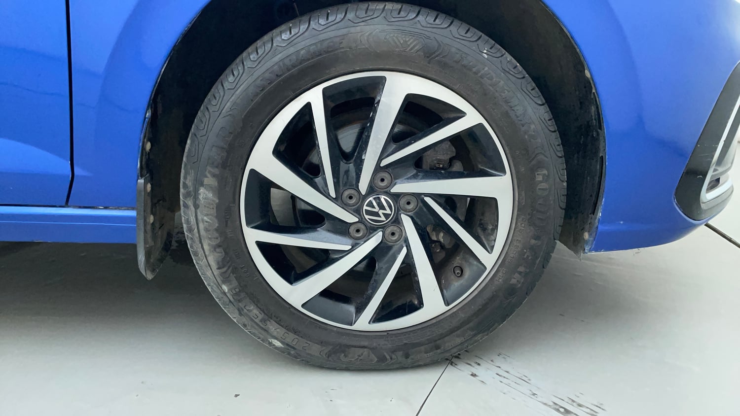 Used 2023 Volkswagen Virtus Topline 1.0 TSI MT Petrol Manual tyres RIGHT FRONT TYRE RIM VIEW