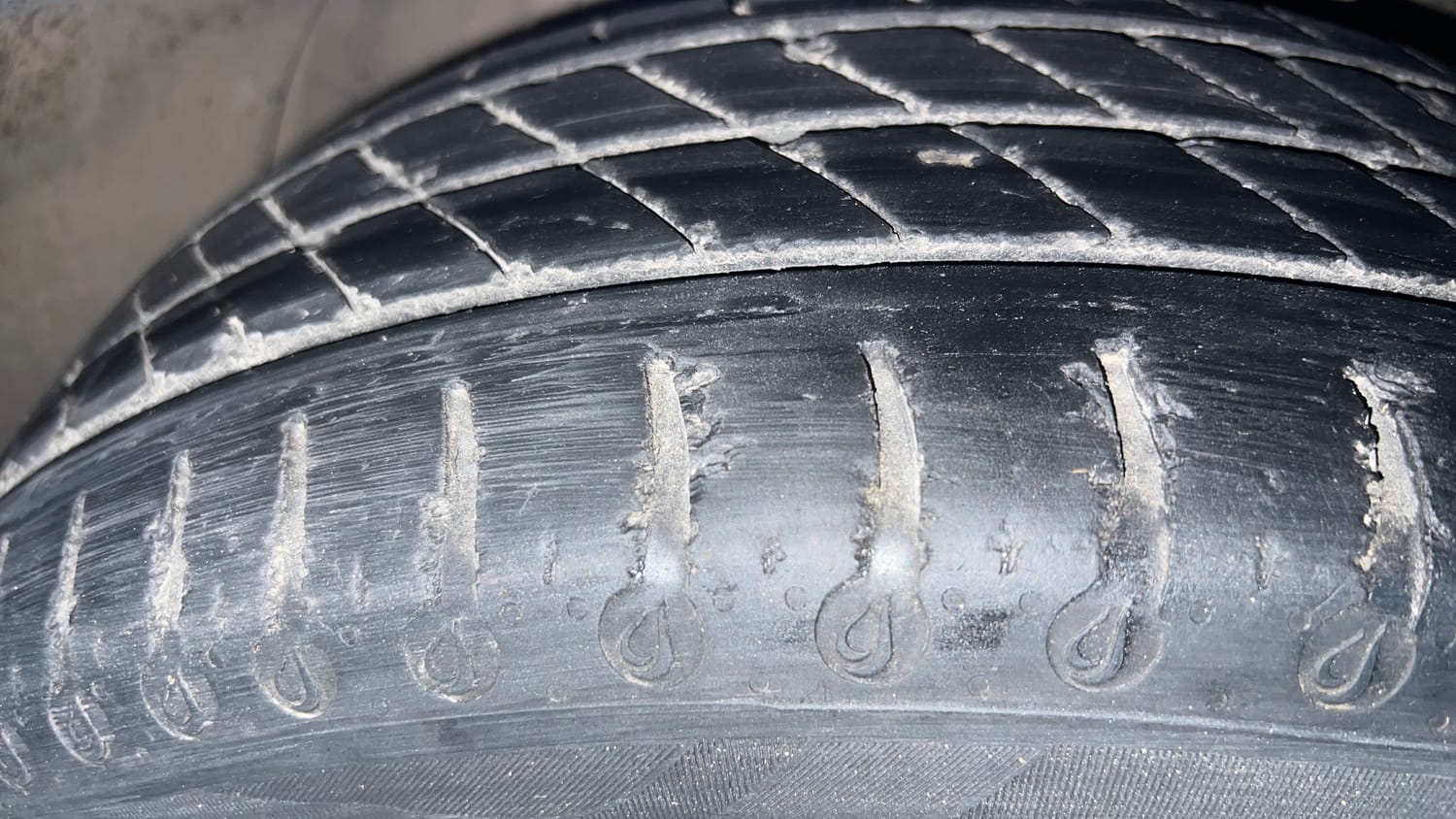 Used 2020 Tata Tigor XM Petrol Manual tyres LEFT FRONT TYRE TREAD VIEW