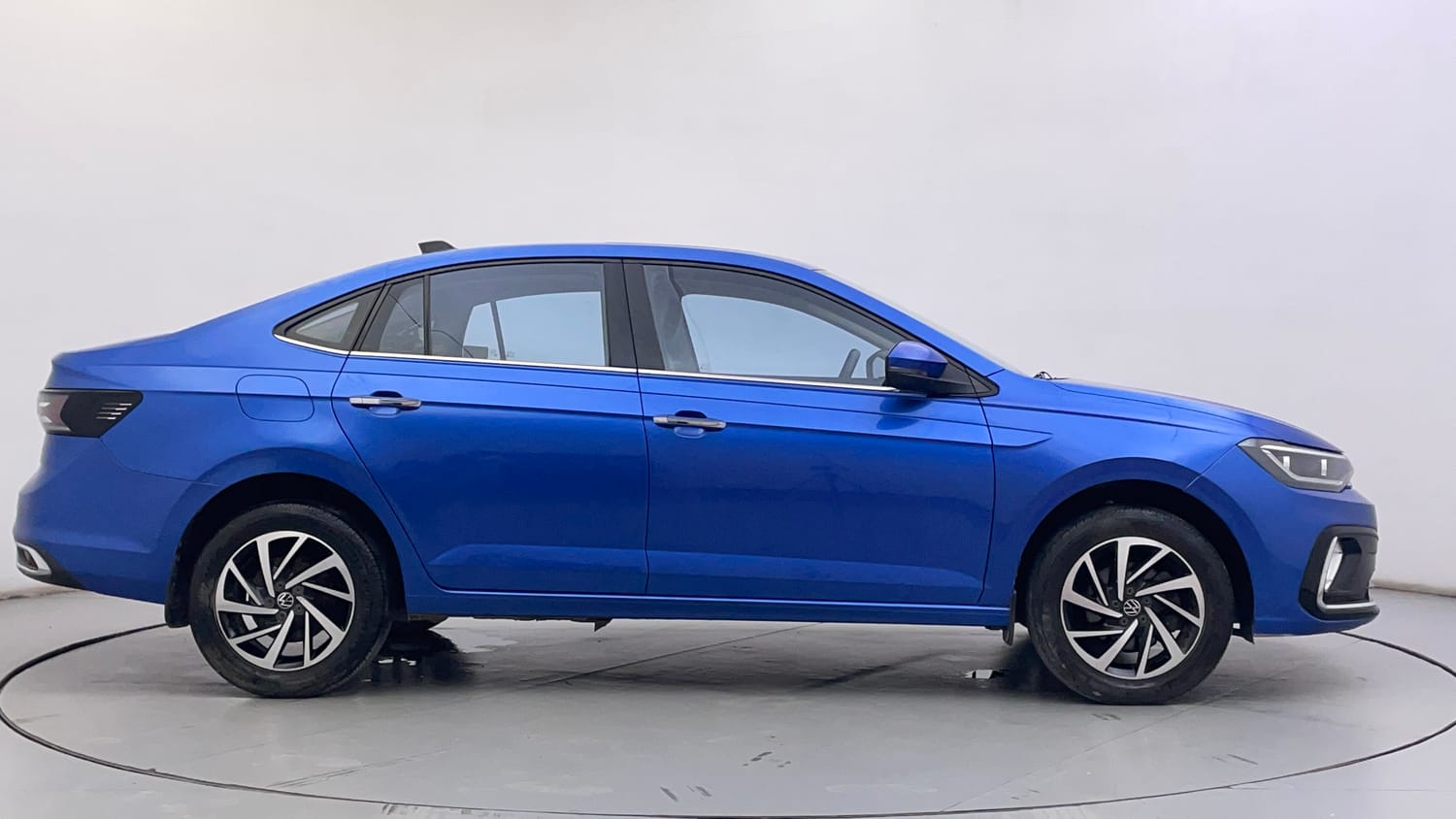 Used 2023 Volkswagen Virtus Topline 1.0 TSI MT Petrol Manual exterior RIGHT SIDE VIEW