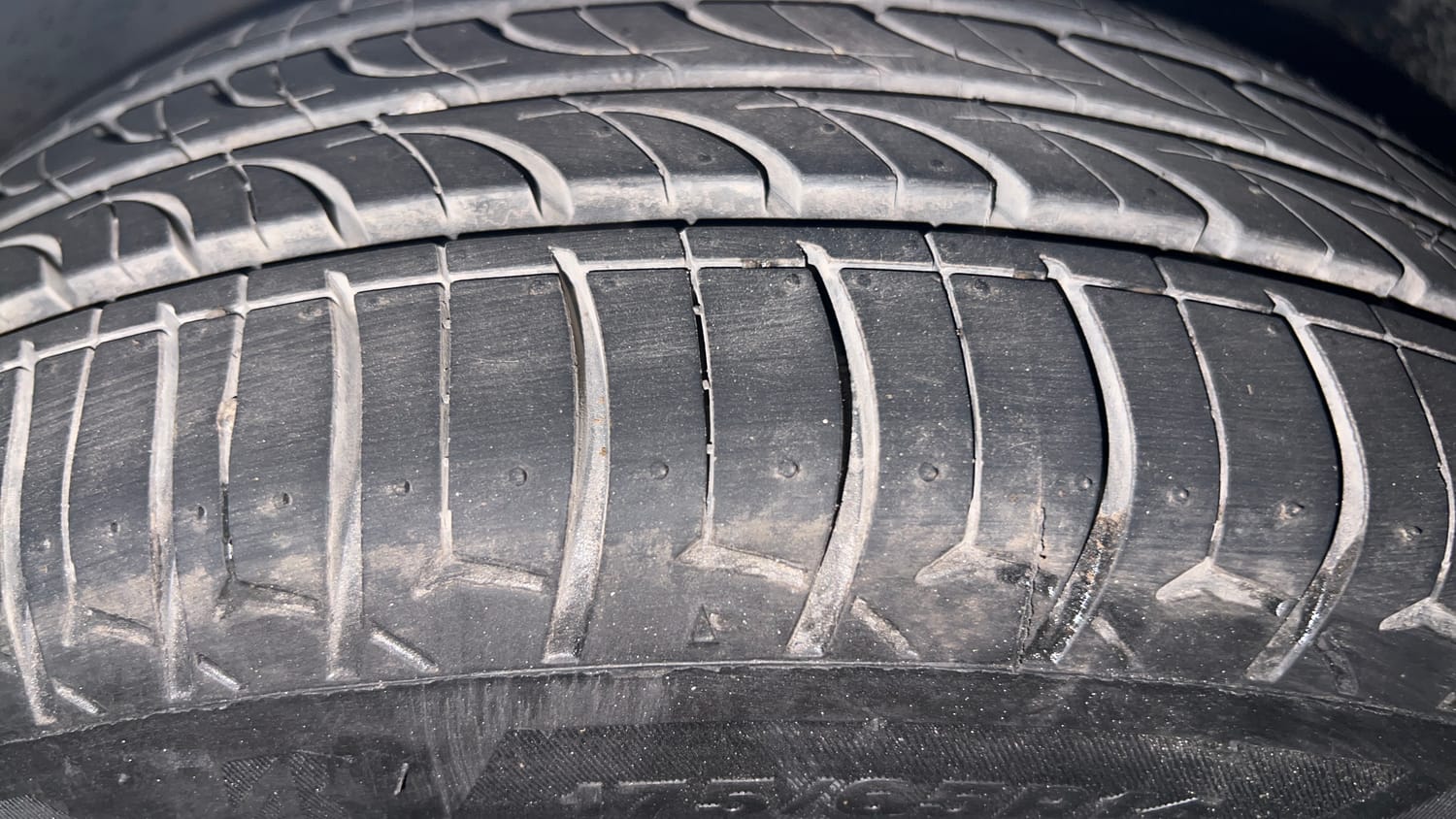 Used 2018 Tata Tiago Revotron XZ Petrol Manual tyres RIGHT FRONT TYRE TREAD VIEW