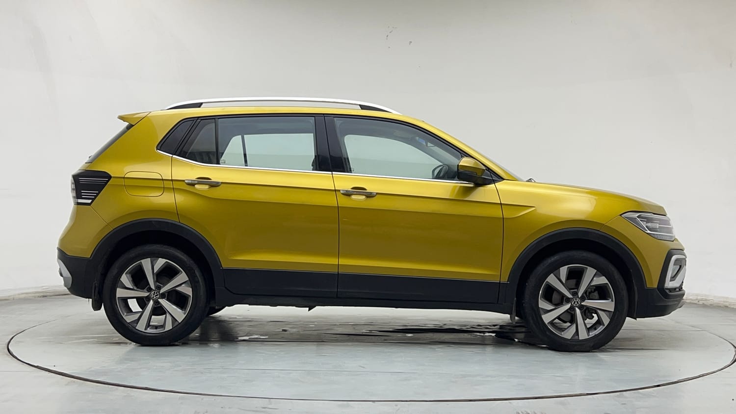 Used 2022 Volkswagen Taigun Topline 1.0 TSI AT Petrol Automatic exterior RIGHT SIDE VIEW