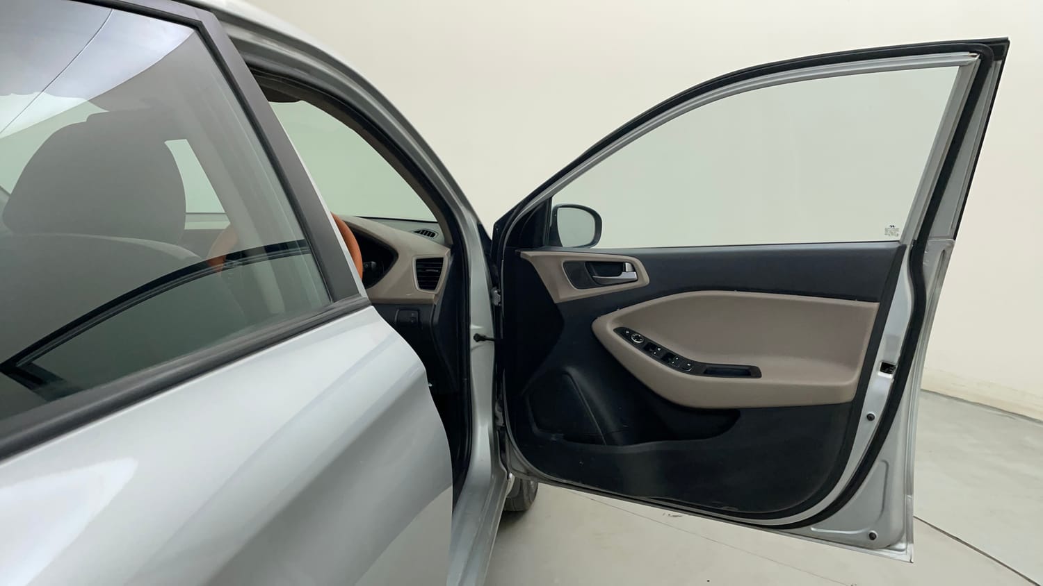 Used 2015 Hyundai Elite i20 Sportz 1.2 (O) Petrol Manual interior RIGHT FRONT DOOR OPEN VIEW