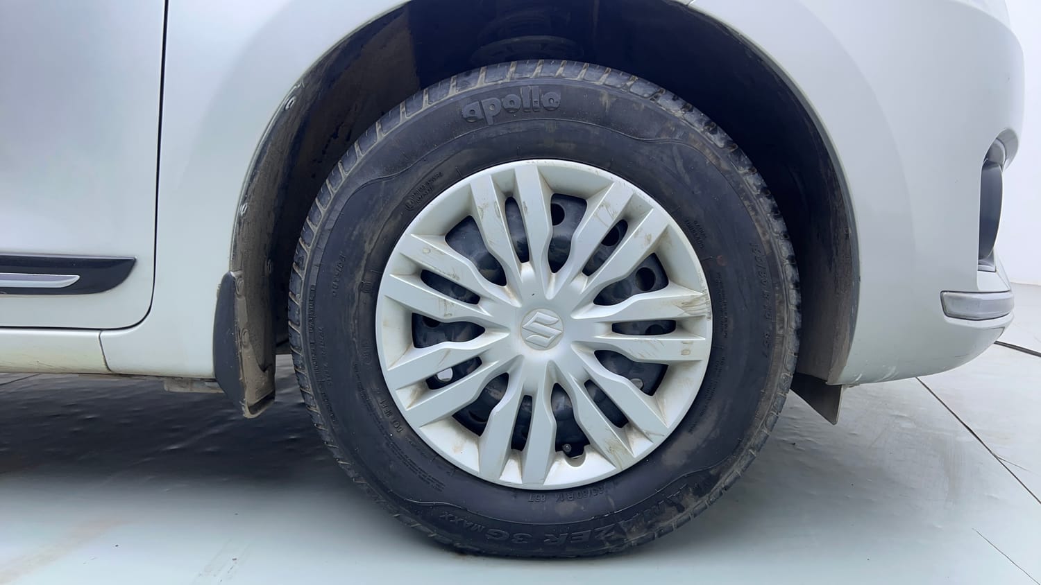 Used 2018 Maruti Suzuki Dzire VXi Petrol Manual tyres RIGHT FRONT TYRE RIM VIEW