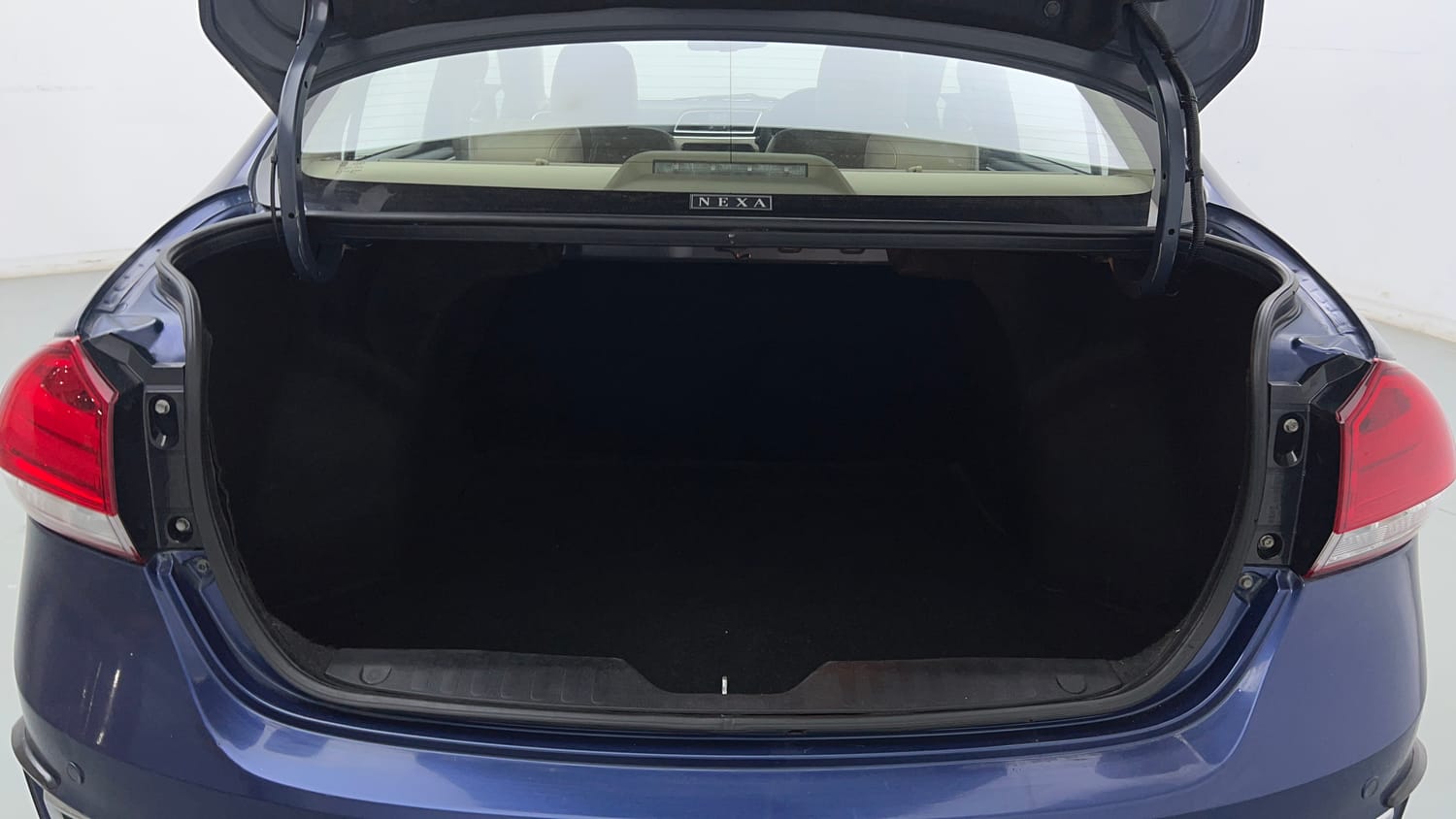 Used 2018 Maruti Suzuki Ciaz Alpha Hybrid 1.5 Petrol Manual interior DICKY INSIDE VIEW