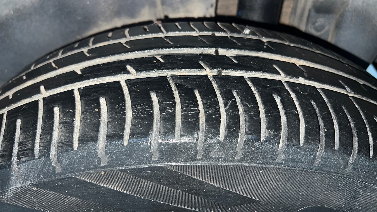 Used 2015 Maruti Suzuki Swift VXi Petrol Manual tyres LEFT FRONT TYRE TREAD VIEW