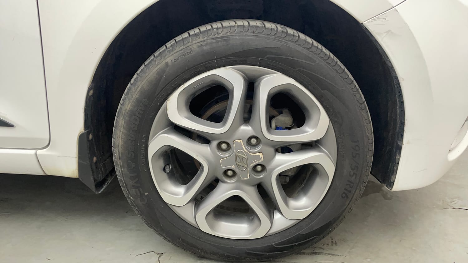 Used 2019 Hyundai Elite i20 Asta 1.2 (O) Petrol Manual tyres RIGHT FRONT TYRE RIM VIEW