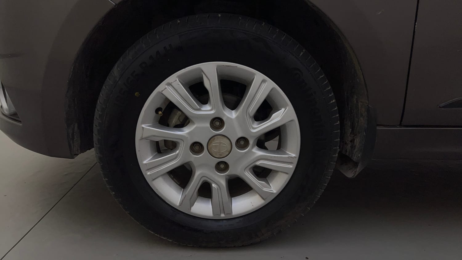 Used 2018 Tata Tiago Revotron XZA Petrol Automatic tyres LEFT FRONT TYRE RIM VIEW
