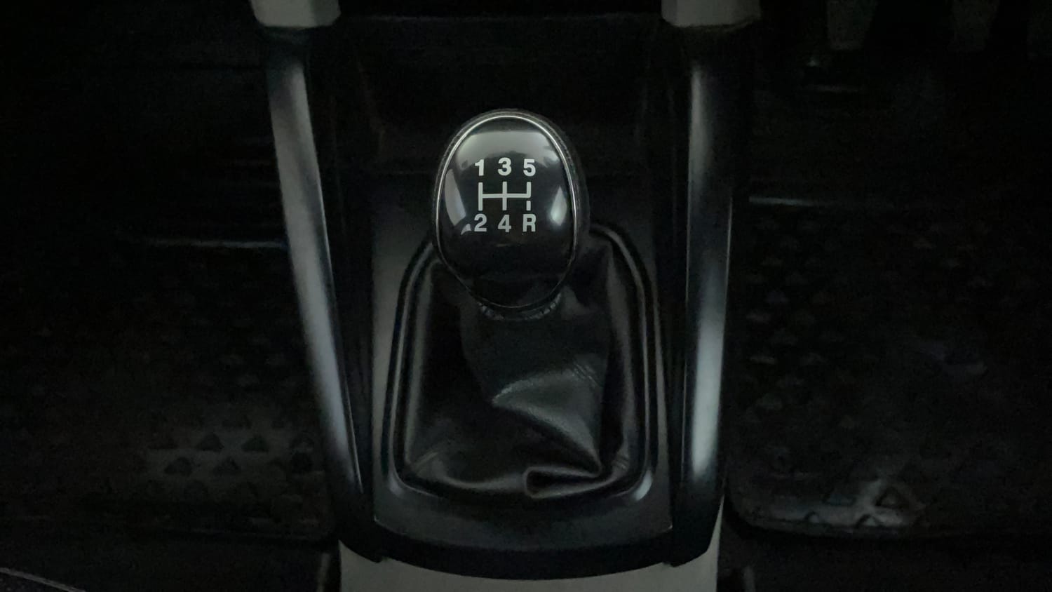 Used 2017 Ford EcoSport Trend+ 1.0L EcoBoost Petrol Manual interior GEAR  KNOB VIEW