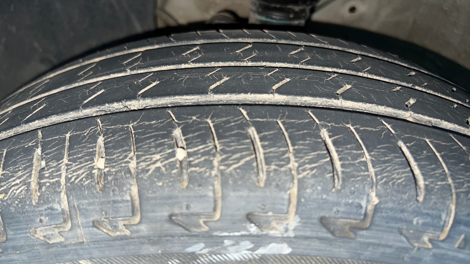 Used 2021 Maruti Suzuki Ignis Zeta 1.2 MT Petrol Manual tyres LEFT FRONT TYRE TREAD VIEW