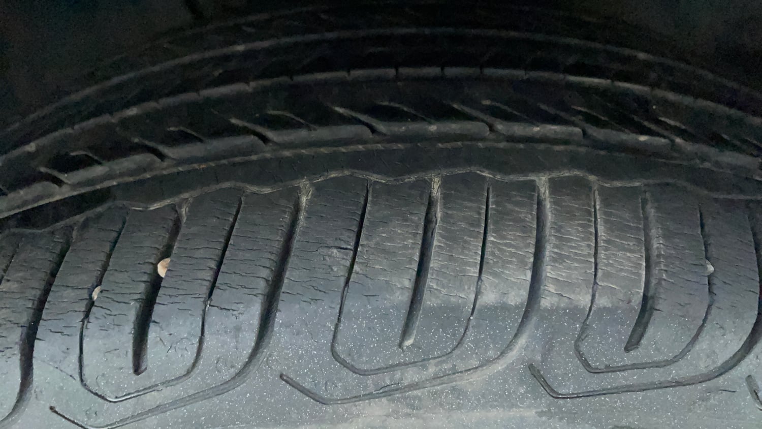 Used 2023 Volkswagen Virtus Topline 1.0 TSI MT Petrol Manual tyres RIGHT FRONT TYRE TREAD VIEW