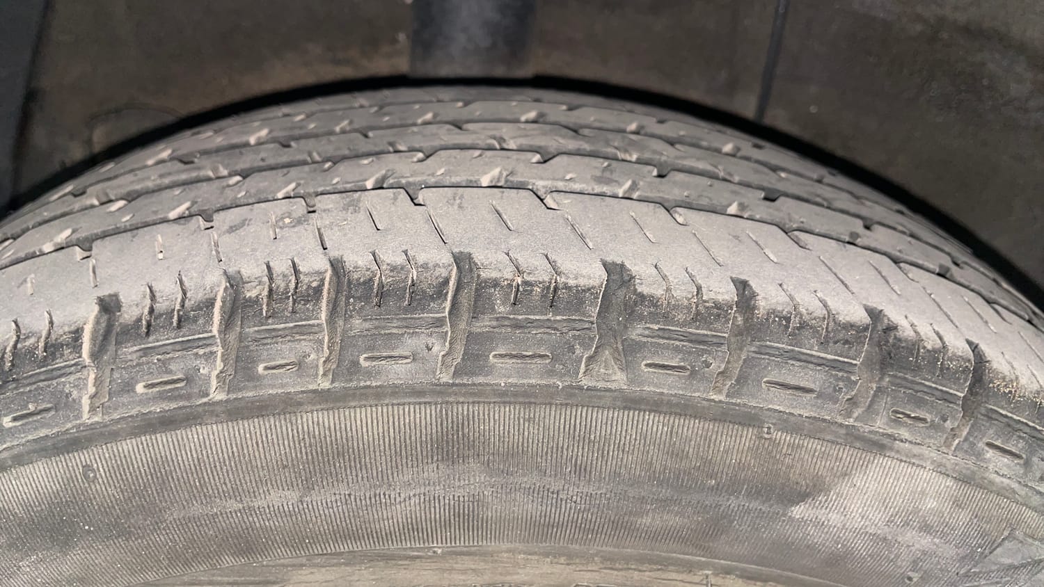 Used 2016 Hyundai Xcent SX 1.2 Petrol Manual tyres RIGHT REAR TYRE TREAD VIEW