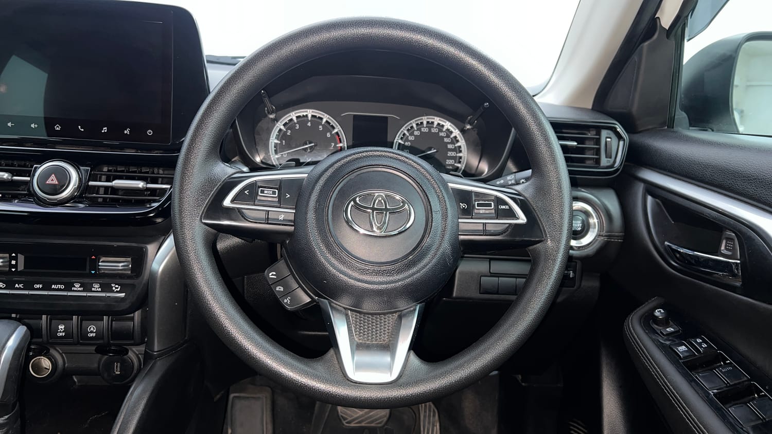 Used 2024 Toyota Urban Cruiser Hyryder G AT NeoDrive Petrol Automatic interior STEERING VIEW