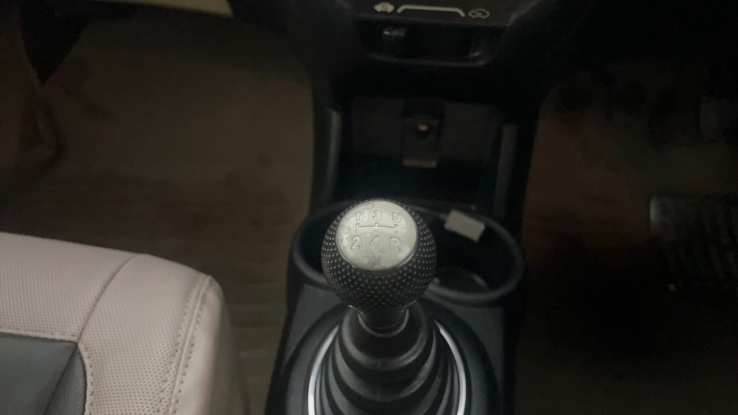 Used 2015 Honda Amaze 1.2 SX i-VTEC Petrol Manual interior GEAR  KNOB VIEW