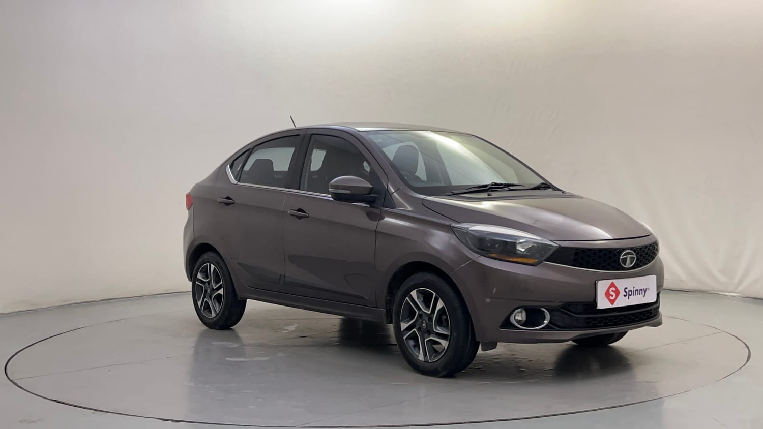 Used 2018 Tata Tigor Revotron XZA Petrol Automatic exterior RIGHT FRONT CORNER VIEW