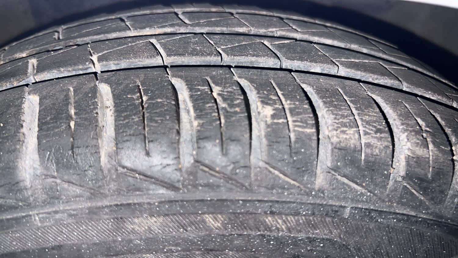 Used 2020 Datsun Redi-GO T(O) 1.0 AMT Petrol Automatic tyres RIGHT FRONT TYRE TREAD VIEW