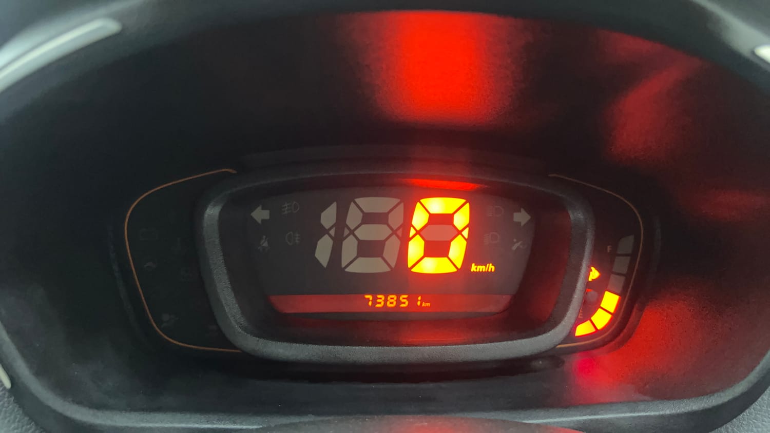 Used 2019 Renault Kwid RXT Opt Petrol Manual interior CLUSTERMETER VIEW