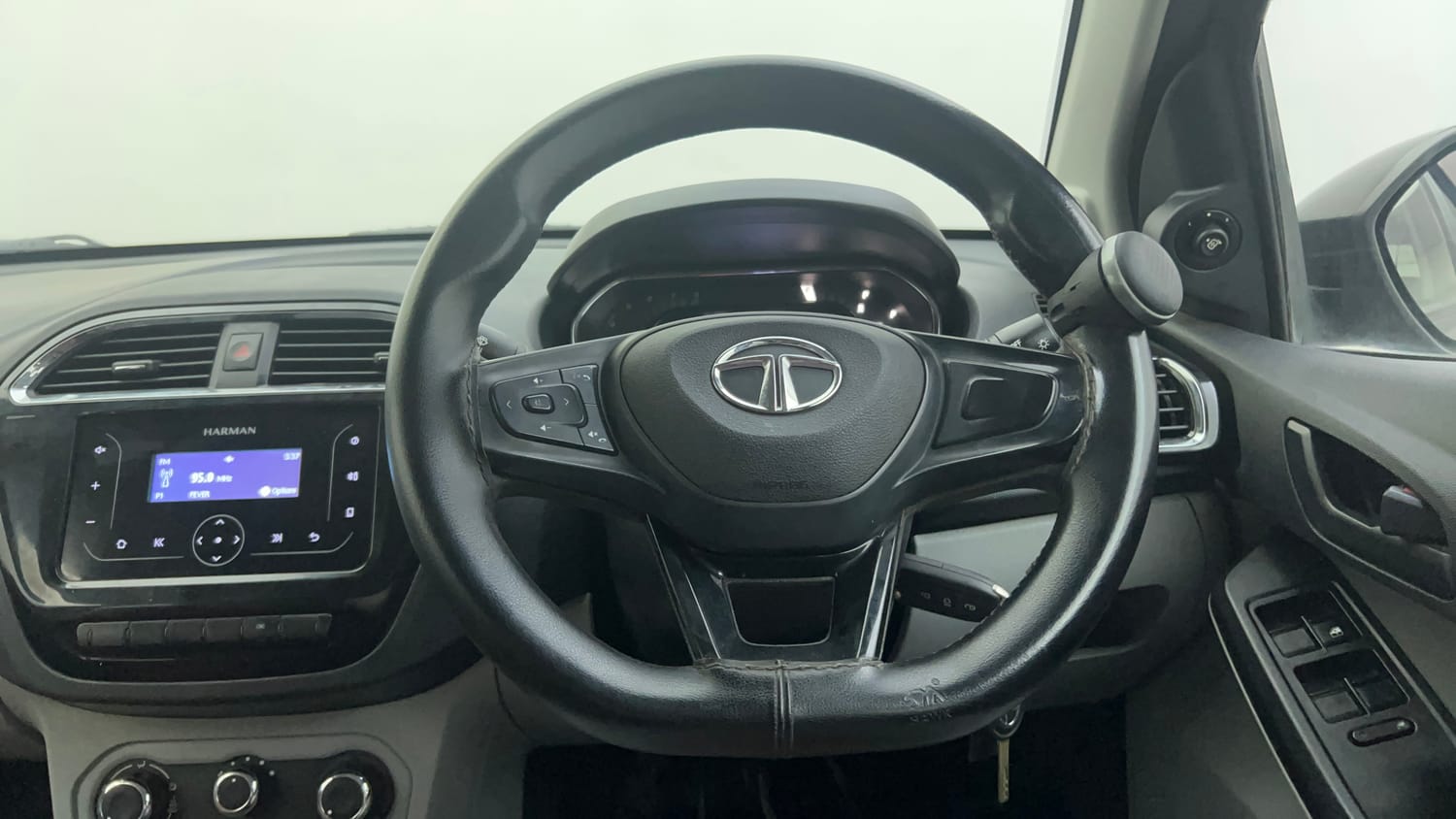 Used 2022 Tata Tiago XT CNG Cng Manual interior STEERING VIEW