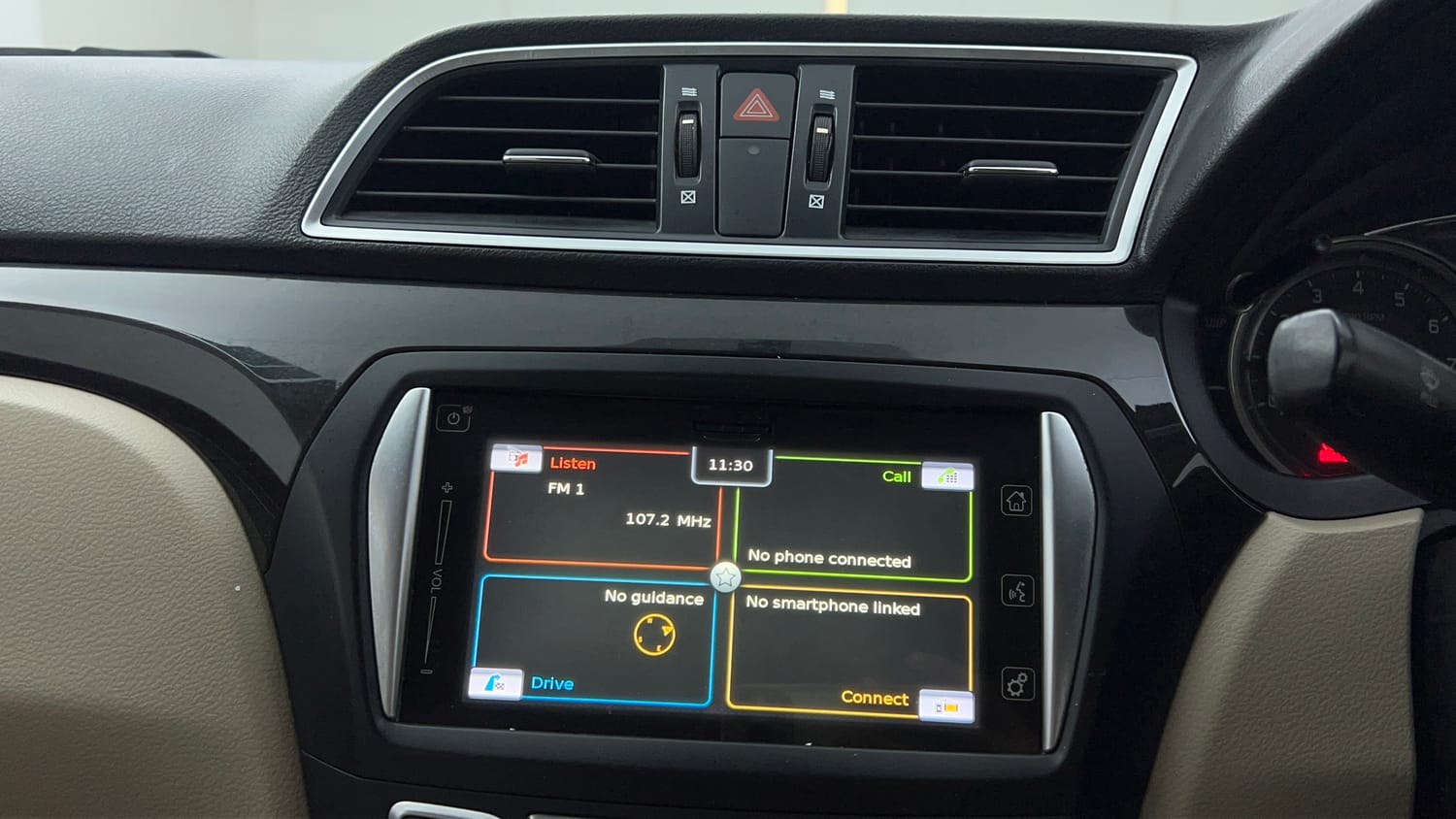 Used 2015 Maruti Suzuki Ciaz ZXI+ Petrol Manual top_features Integrated (in-dash) music system