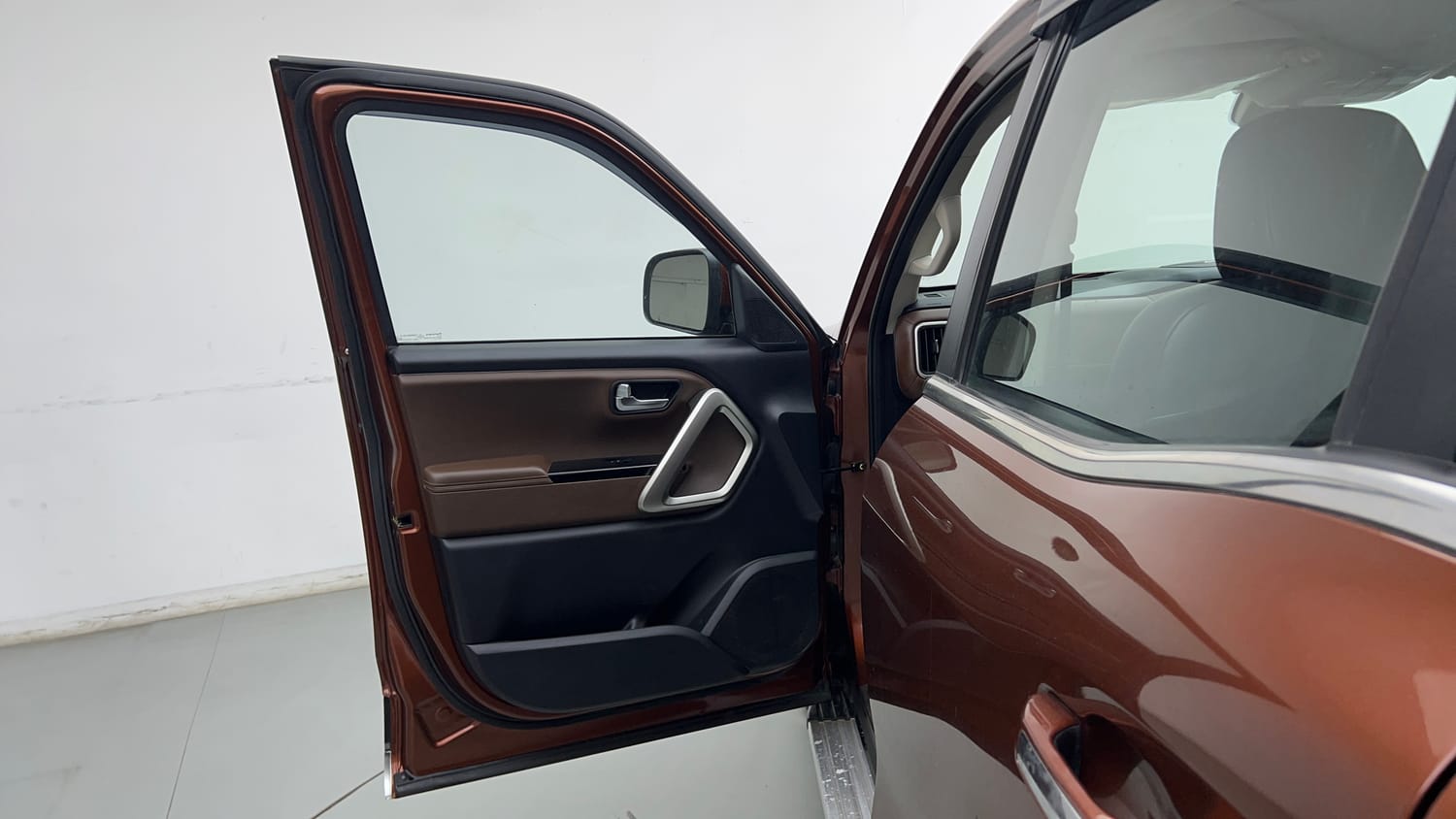 Used 2023 Mahindra Scorpio N Z8 L Petrol MT 7 STR Petrol Manual interior LEFT FRONT DOOR OPEN VIEW