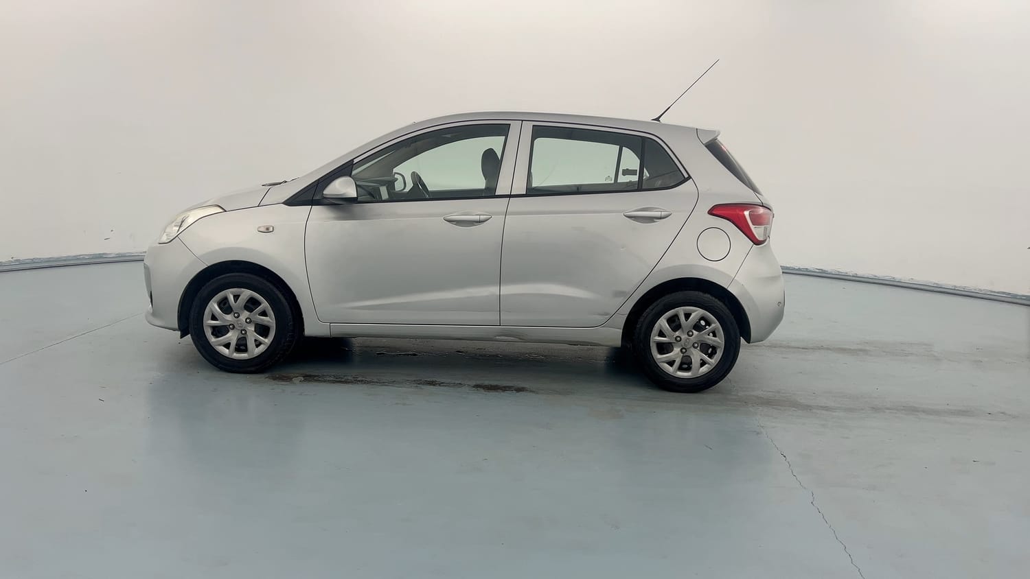 Used 2017 Hyundai Grand i10 Sportz 1.2 Kappa VTVT Petrol Manual exterior LEFT SIDE VIEW
