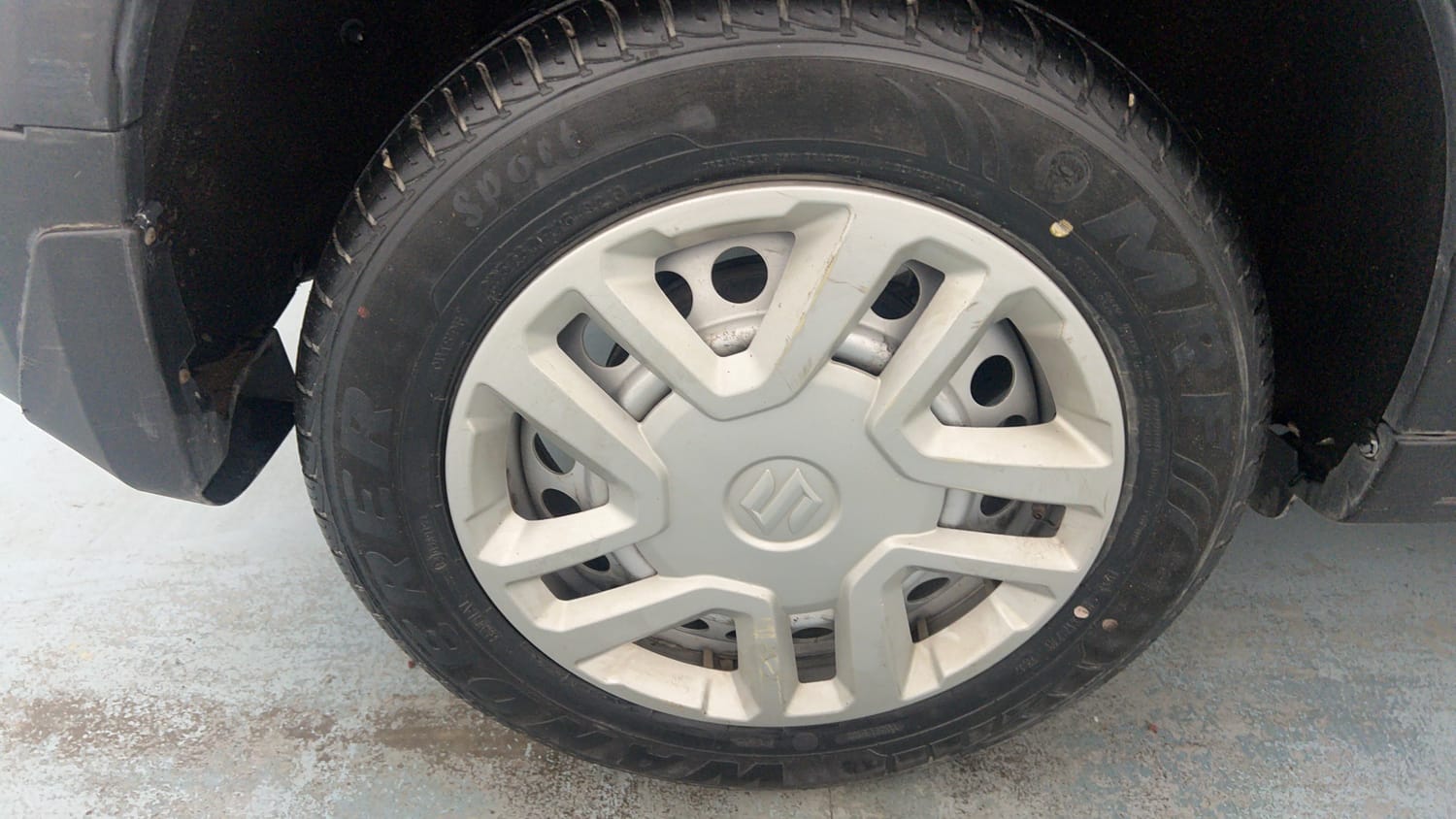 Used 2017 Maruti Suzuki Vitara Brezza LDi (O) Diesel Manual tyres RIGHT REAR TYRE RIM VIEW
