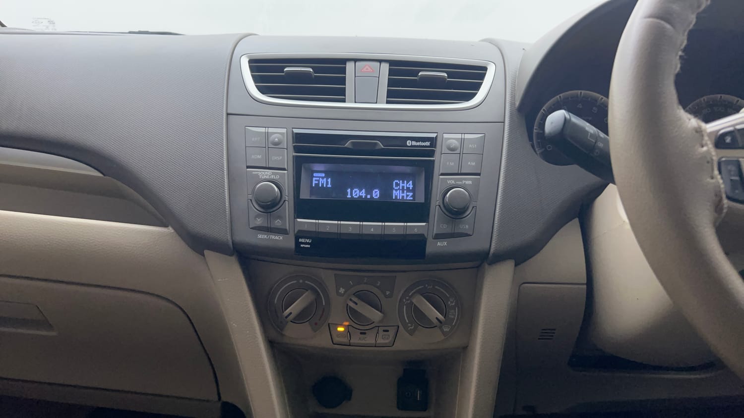 Used 2016 Maruti Suzuki Ertiga ZXI Petrol Manual interior MUSIC SYSTEM & AC CONTROL VIEW