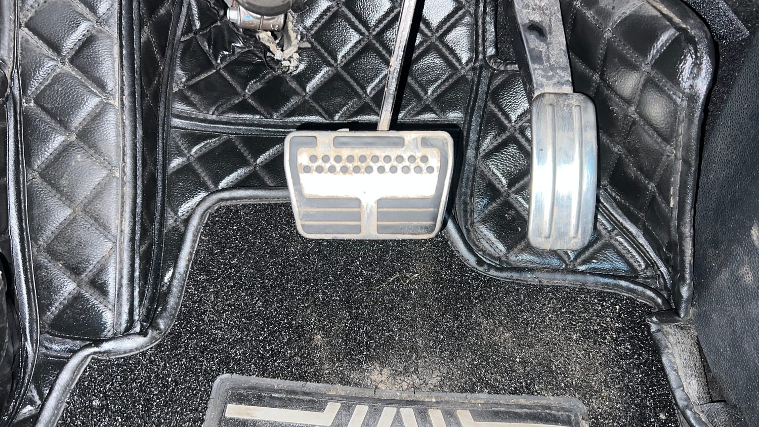Used 2019 Ford EcoSport Titanium + 1.5L Ti-VCT AT Petrol Automatic interior PEDALS VIEW