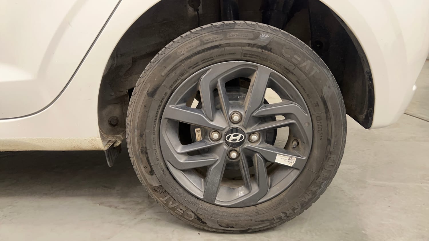 Used 2023 Hyundai Grand i10 Nios Sportz 1.2 Kappa VTVT CNG Cng Manual tyres LEFT REAR TYRE RIM VIEW