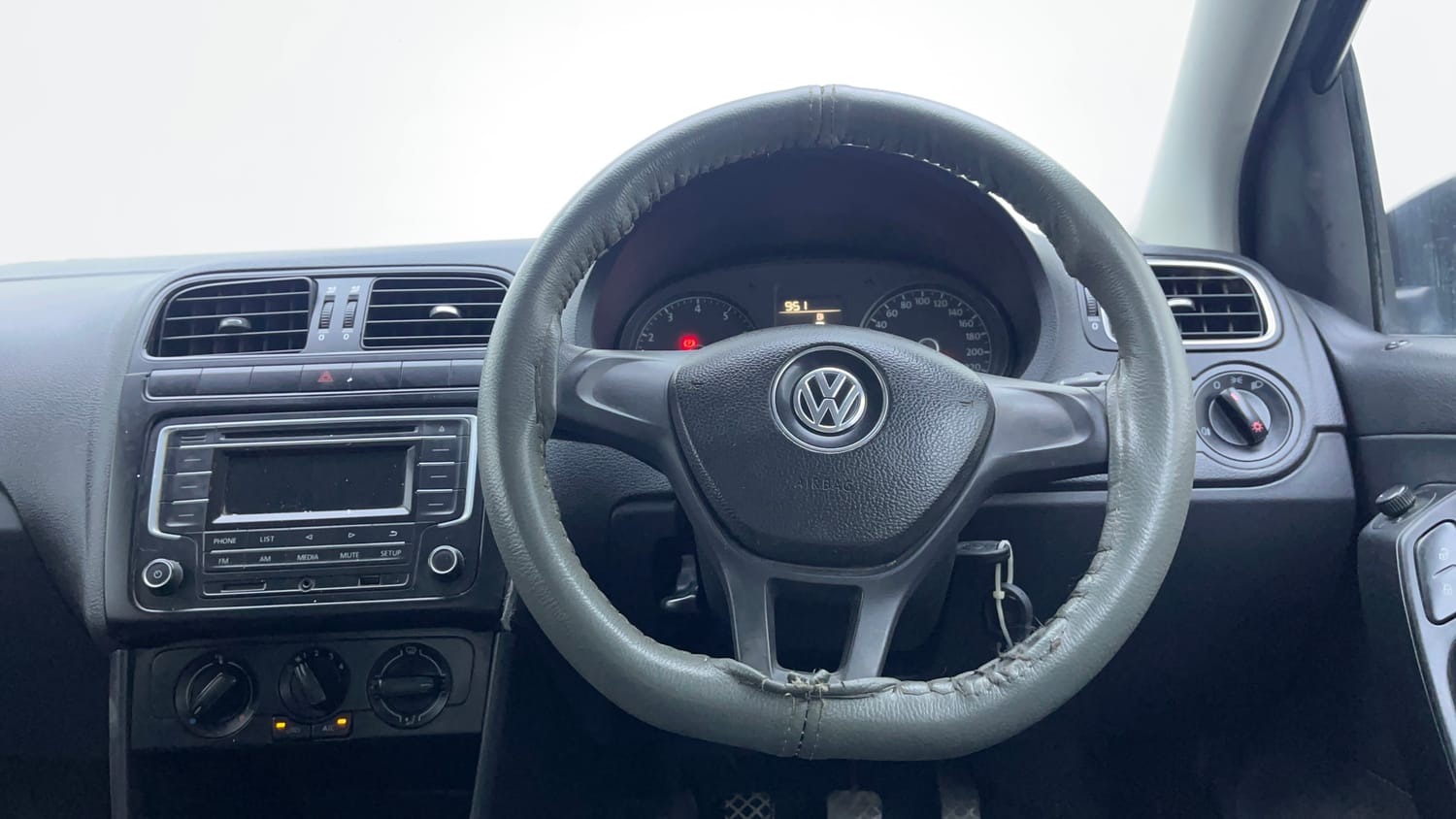 Used 2018 Volkswagen Ameo Comfortline 1.0L (P) Petrol Manual interior STEERING VIEW