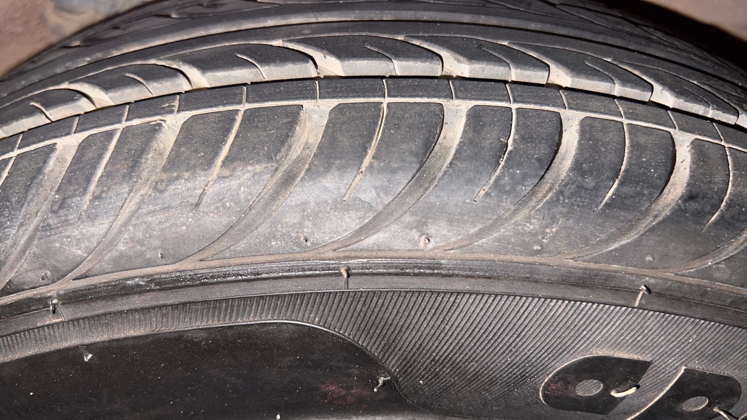 Used 2012 Hyundai i10 Sportz 1.2 Kappa2 Petrol Manual tyres LEFT REAR TYRE TREAD VIEW