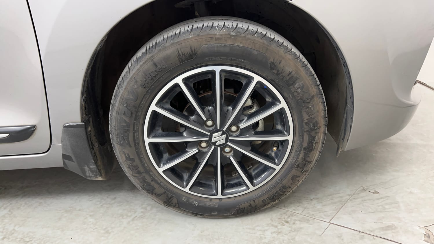 Used 2021 Maruti Suzuki Baleno Delta Petrol Manual tyres RIGHT FRONT TYRE RIM VIEW