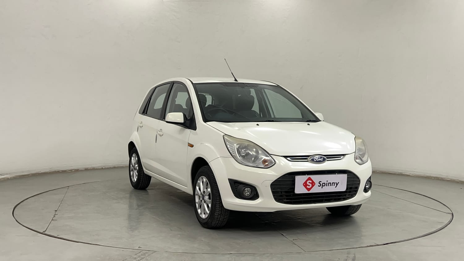 Used 2013 Ford Figo Duratec Petrol Titanium 1.2 Petrol Manual exterior RIGHT FRONT CORNER VIEW